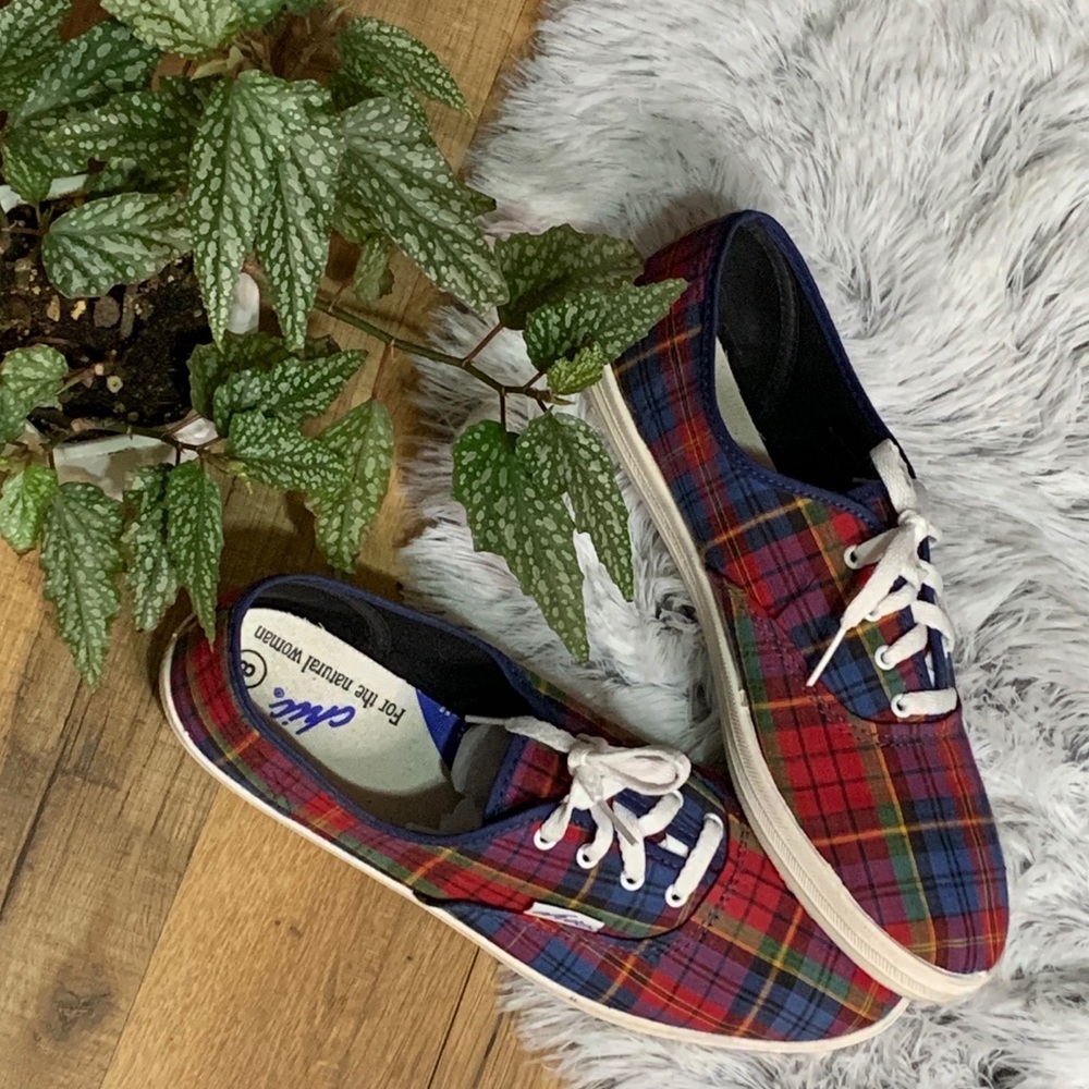 Vintage Chic plaid sneakers SZ 8